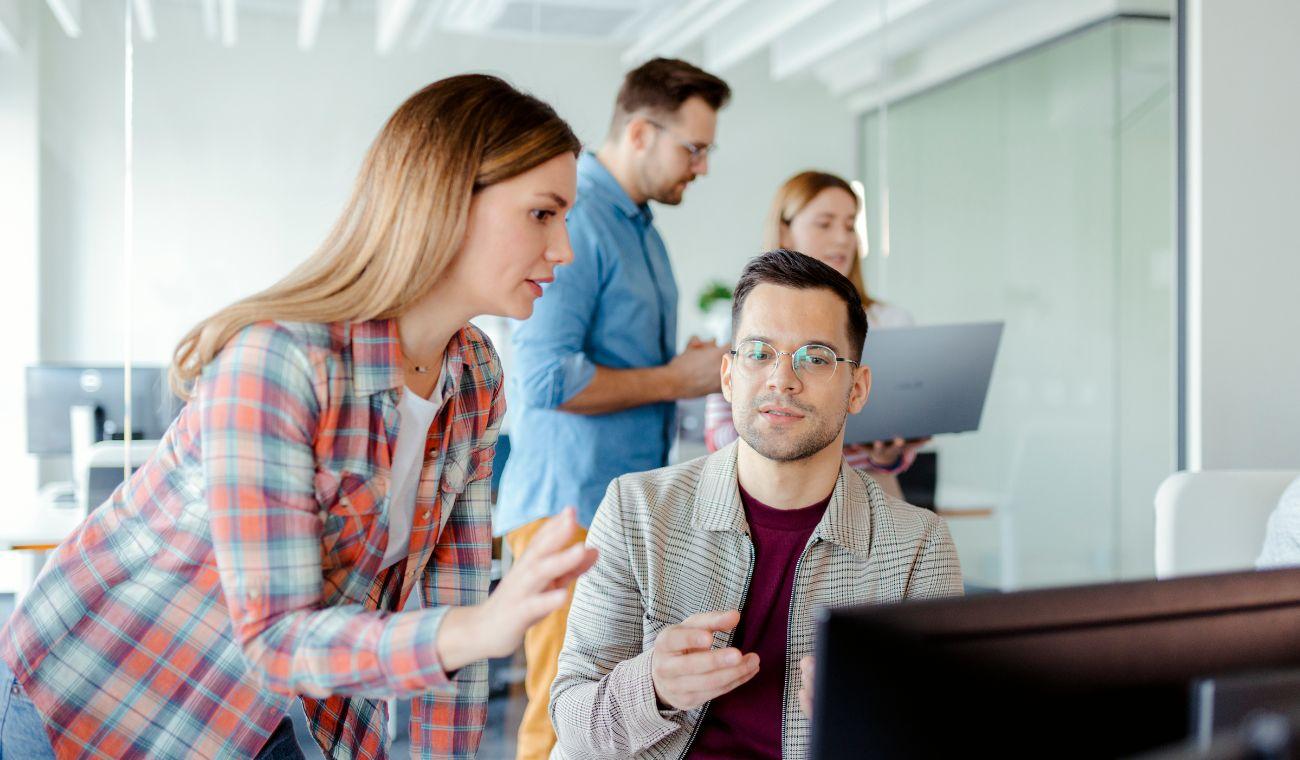 personas trabajando